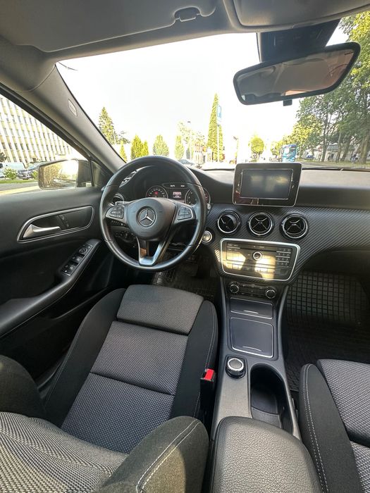 Mercedes-Benz GLA 180 • 2019 r • benzyna