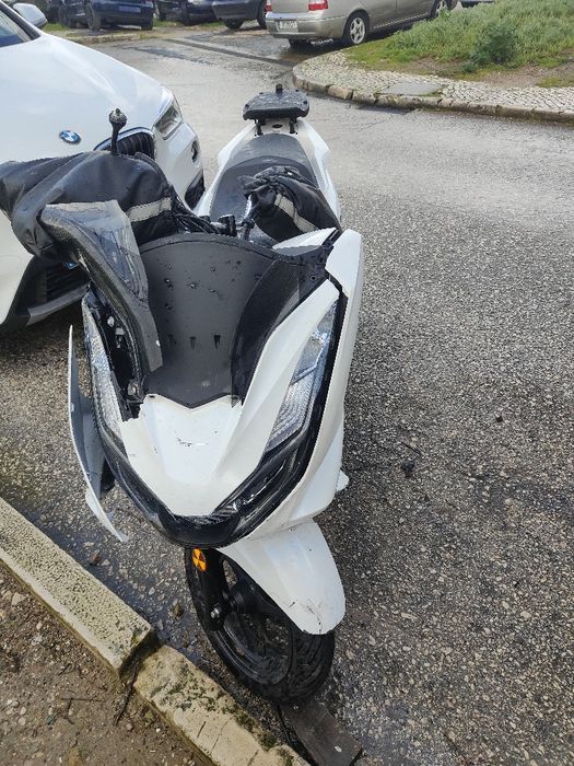 2 motas Honda PCX 125