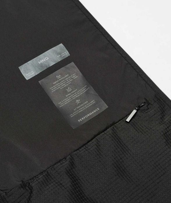 Чоловіча вітровка Mango