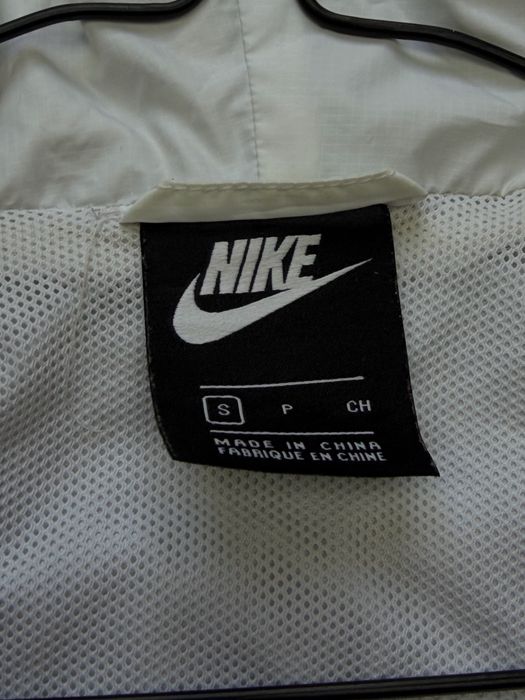 Жіноча Вітровка Nike