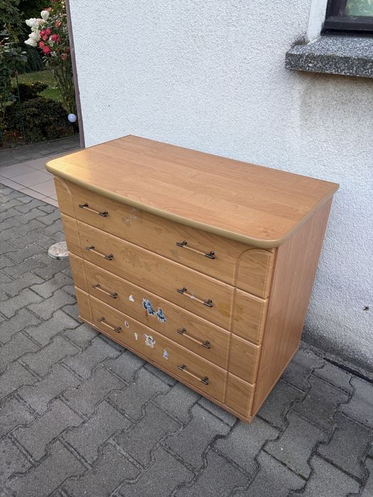 Komoda z imitacją drewna