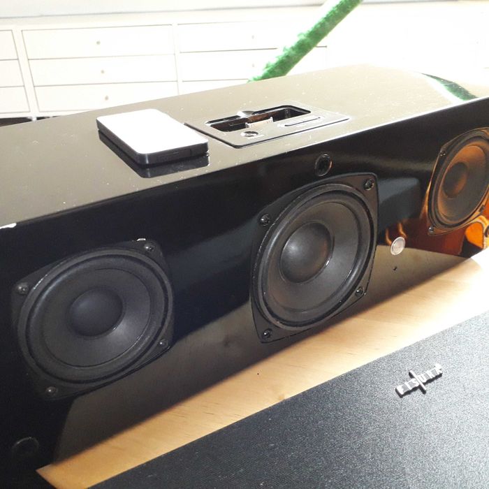 Unidade de suporte e leitor de I-PoD usado mas em bom estado Cor Preta