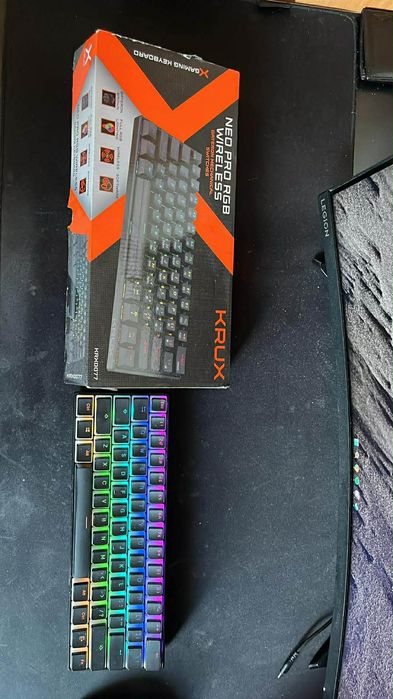 Ssprzedam klawiature krux neon pro wireless + klawisze