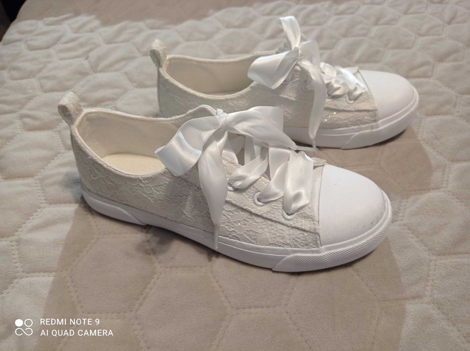 Buty koronkowe dla dziewczynki