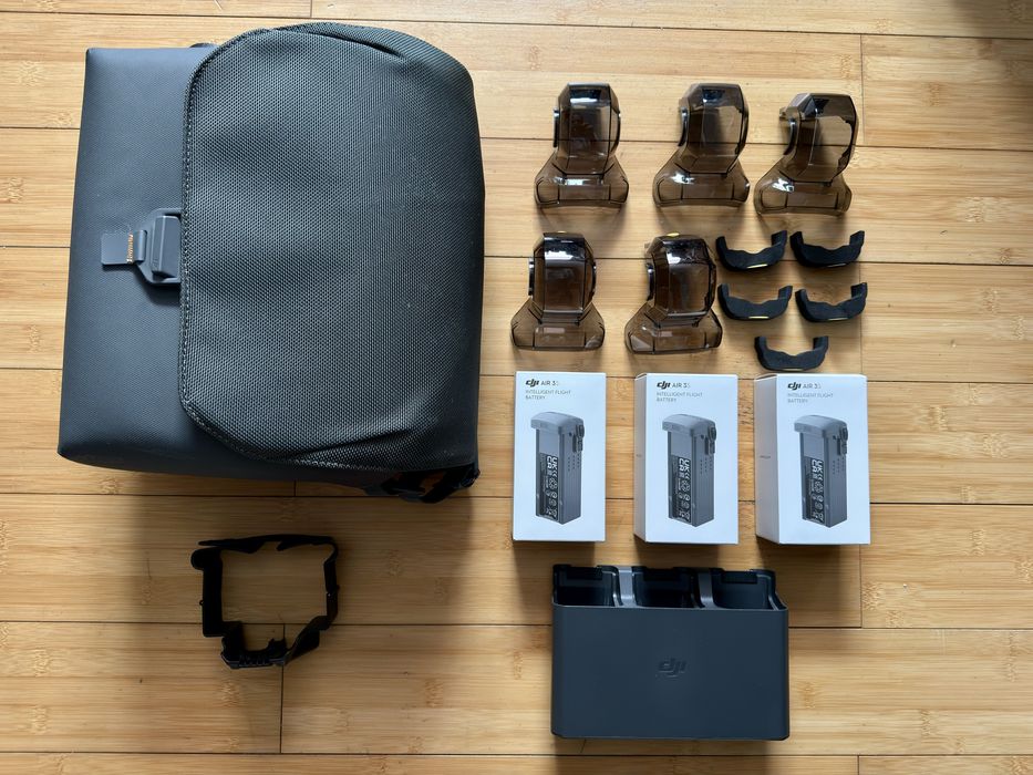 3 x Inteligentna Bateria DJI AIR 3 S + Torba Air 3 S + HUB Air 3 S wszystko z kompletu Fly More Combo + 5 x Osłona na Gimbal + Czapka + Osłona Śmigieł