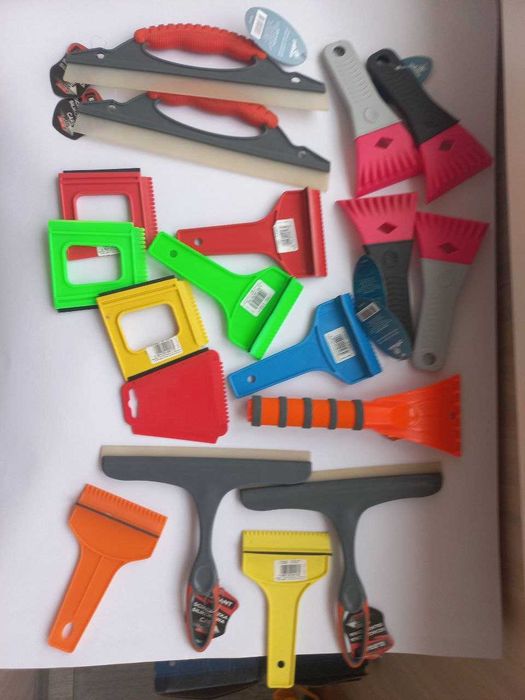 Щітки для автомобіля, щітка із скребком, щітка для снігу і льоду