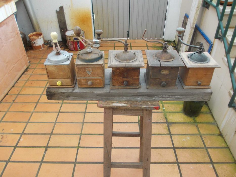 Lote Coleção de 4 Moinhos de Café Antigos