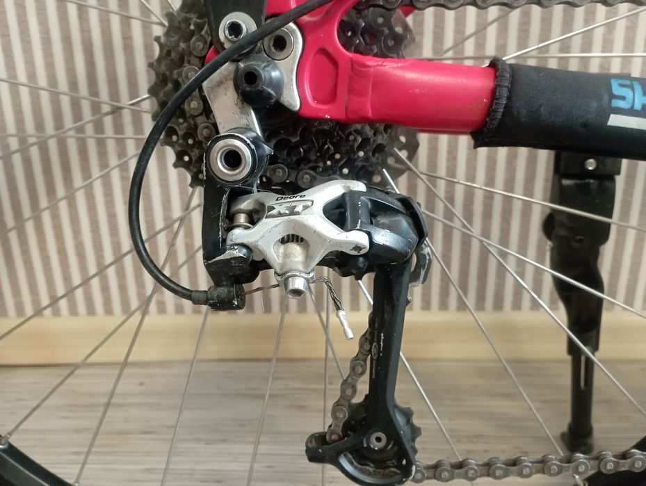 Яркий  горный велосипед .