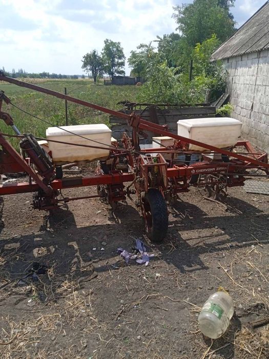 Продам  сеялку супн-8