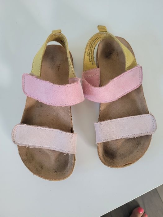 Sandałki dla dziewczynki