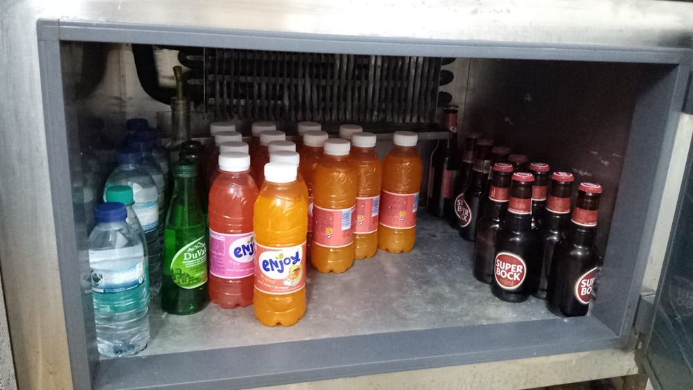 Vendo vitrine em bom estado!