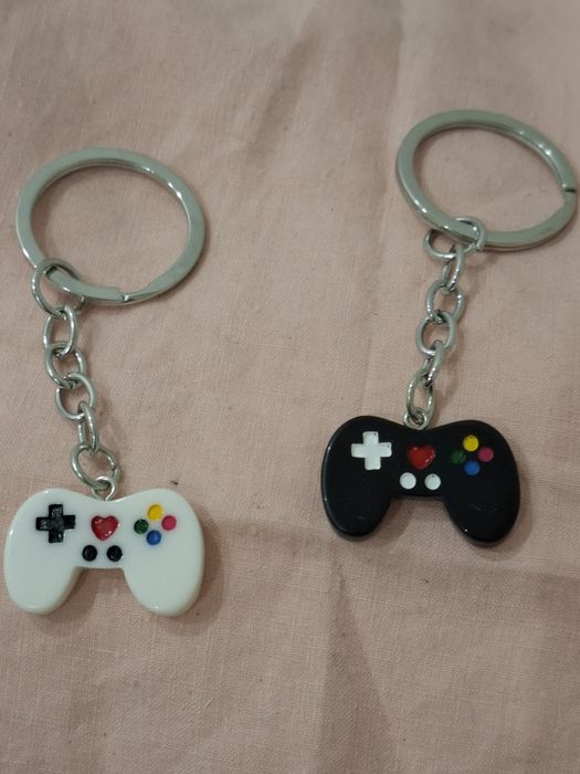 Conjunto Porta-chaves / Chaveiro amizade novos
1 Porta-chaves 2€
O conjunto 3€