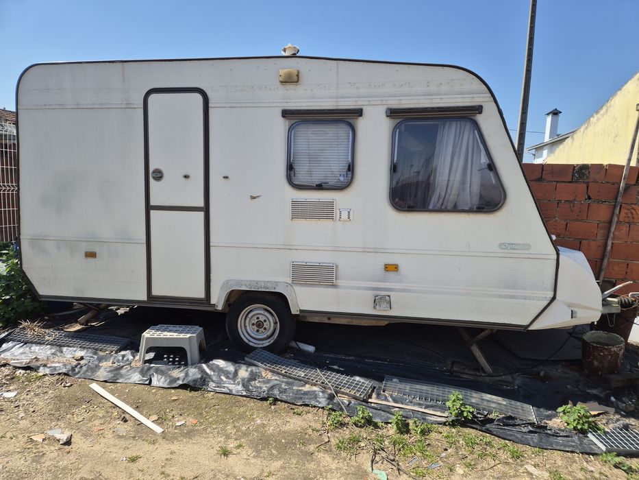 Vendo caravana adria