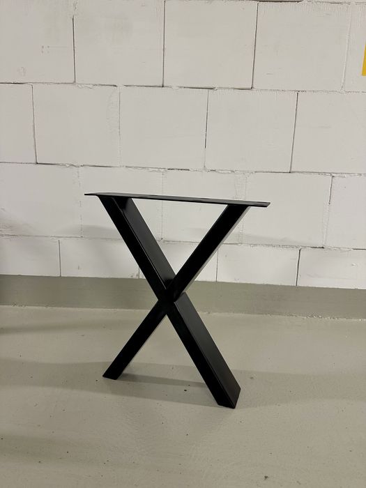 Nogi Do Stolika - Kszałt X