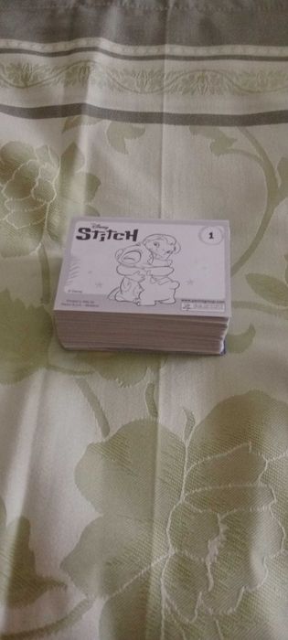 Vendo um lote 176 cromos Stitch (2025)