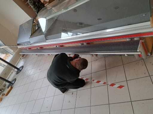 Witryny cukiernicze, zabudowa sklepowa