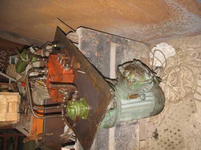 Агрегат насосний Г-12 з гідророзподільником.