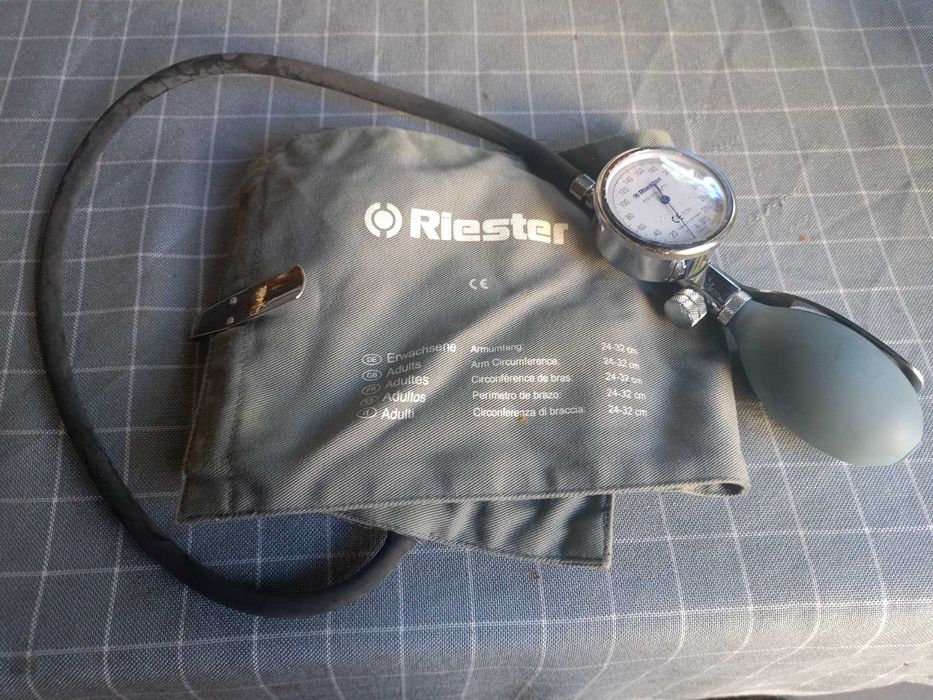 Lekarski ciśnieniomierz zegarowy Riester Minimus II. Made in Germany