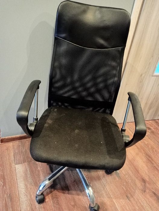 Fotel biurowy czarny