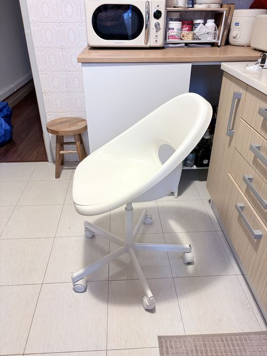 Cadeira ikea com rodas