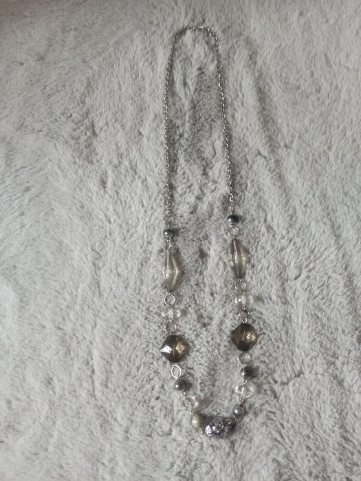 Długi naszyjnik wisiorek