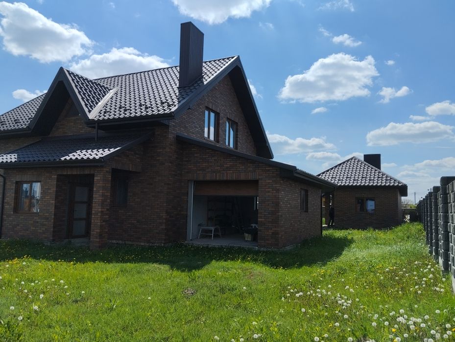 Продаж будинку в с. Новостав