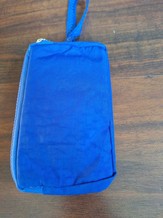 Mała niebieska kosmetyczka nowa