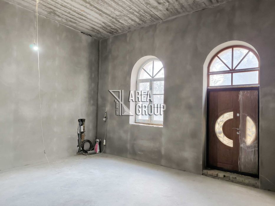 Оренда фасадного комерційного приміщення у Старому місті біля Ратуші