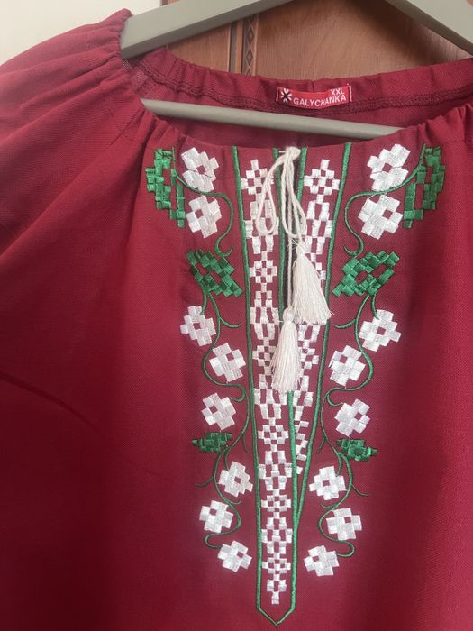 Жіноча вишита сорочка