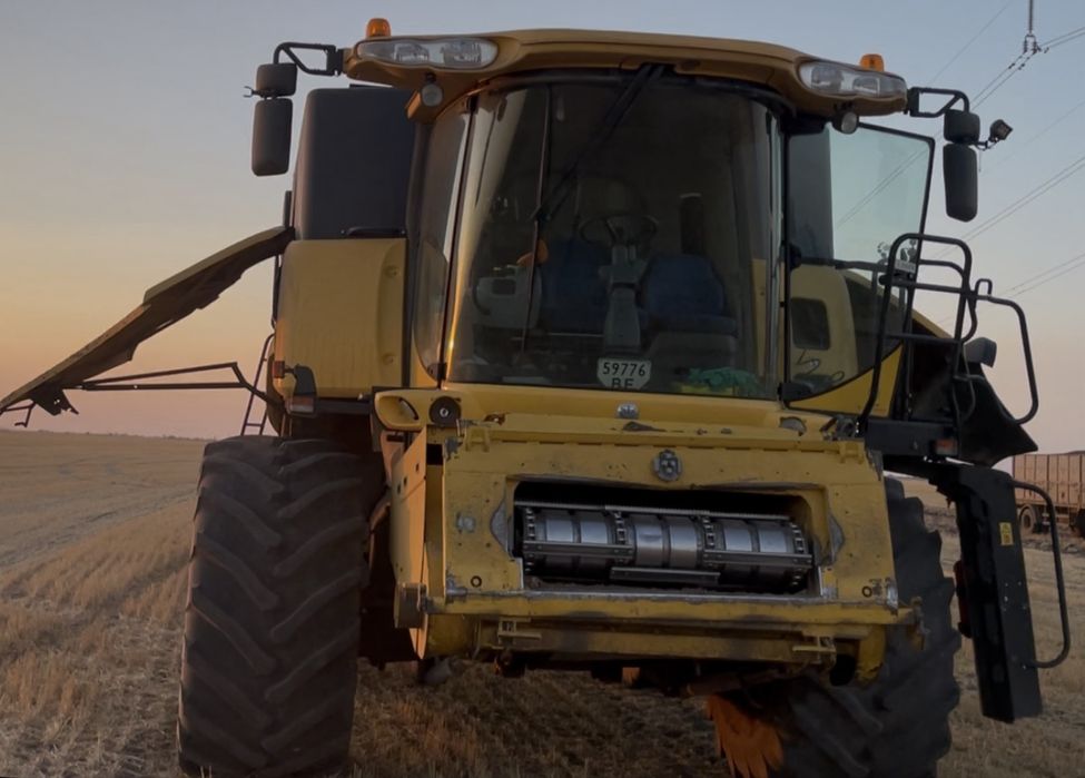 Комбайн зернозбиральний NEW HOLLAND CR9080