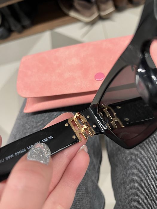 Okulary Miu Miu przeciwsloneczne z etui