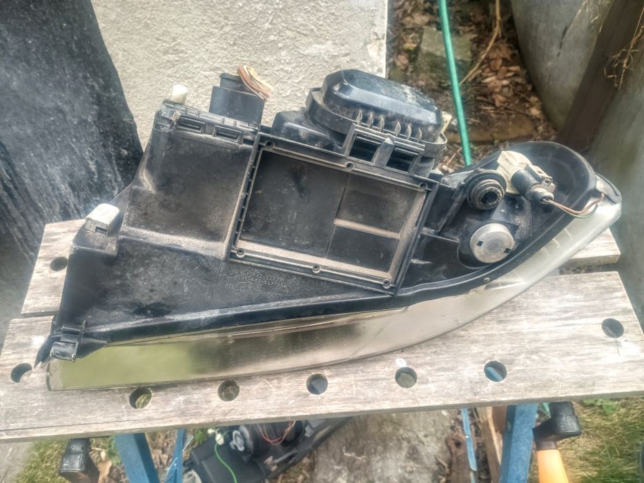 Audi A4 b5 Lift fl lampa przednia prawa Depo