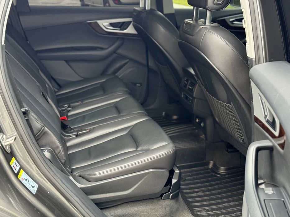 Ауді Q7 2019 рік