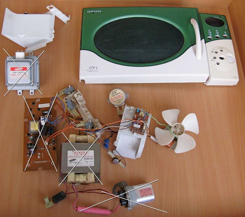 Мікрохвильова піч Samsung M187ANR робоча (комплект запчастин)