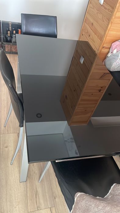 Mesa de vidro com 4 cadeiras