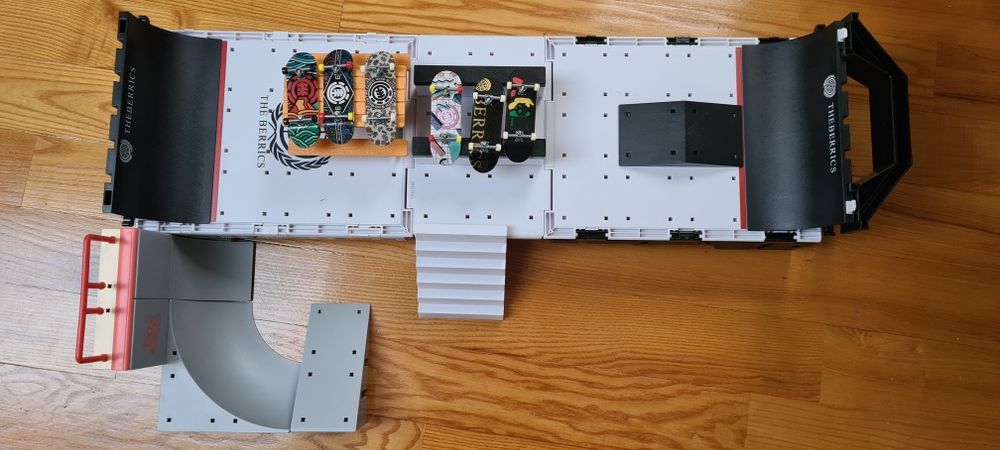 Tech deck zestaw skatepark plus deskorolki