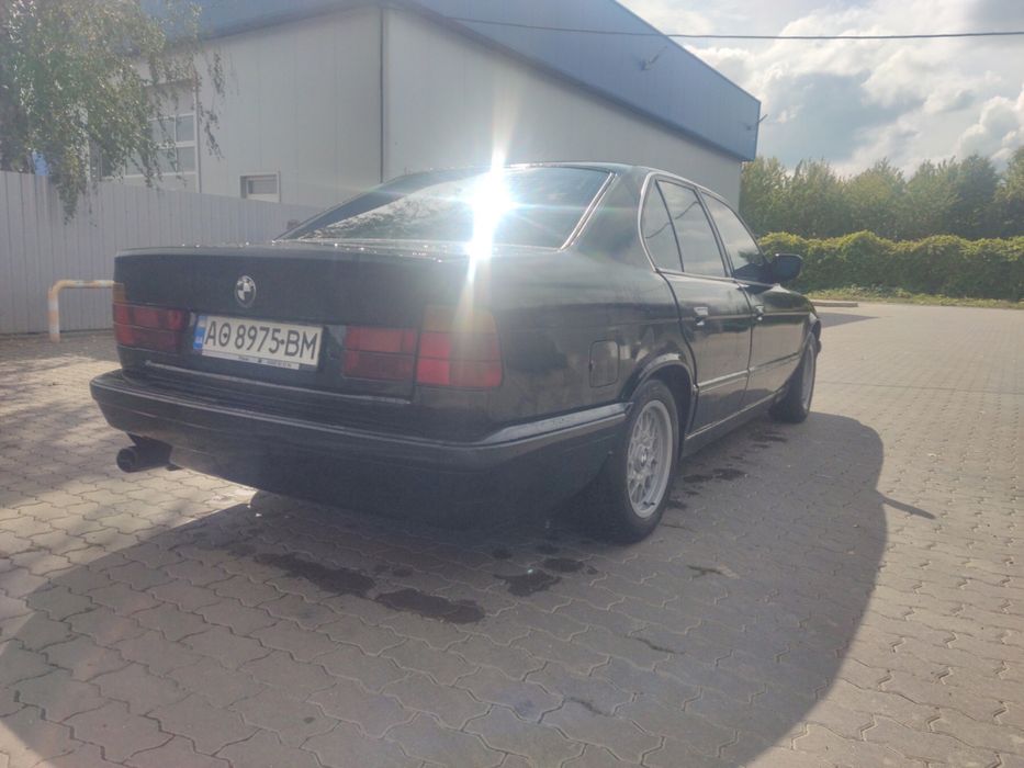 Бмв       e34 524td