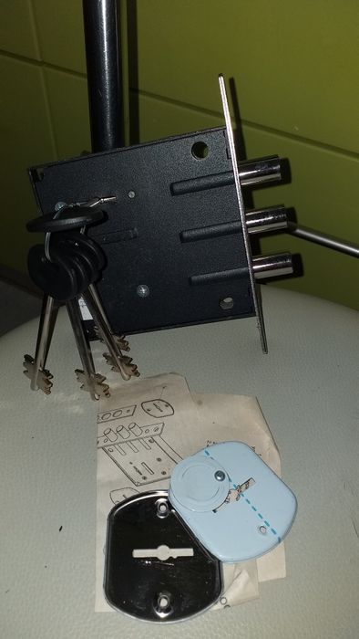 Продам врезной замок Меттэм на гараж,калитку или дом.