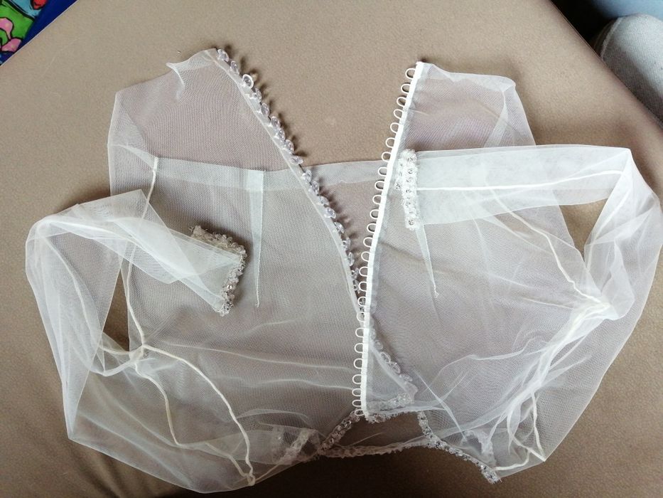 Koronkowa suknia ślubna 38