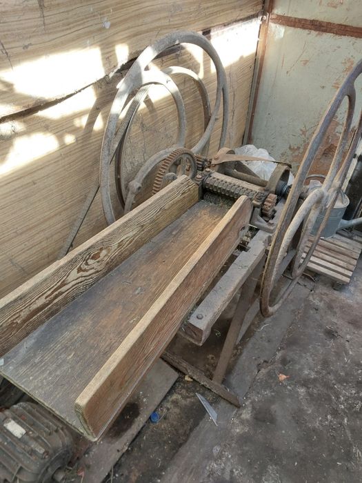 Продам січкарню з електромотором в гарному робочому стані