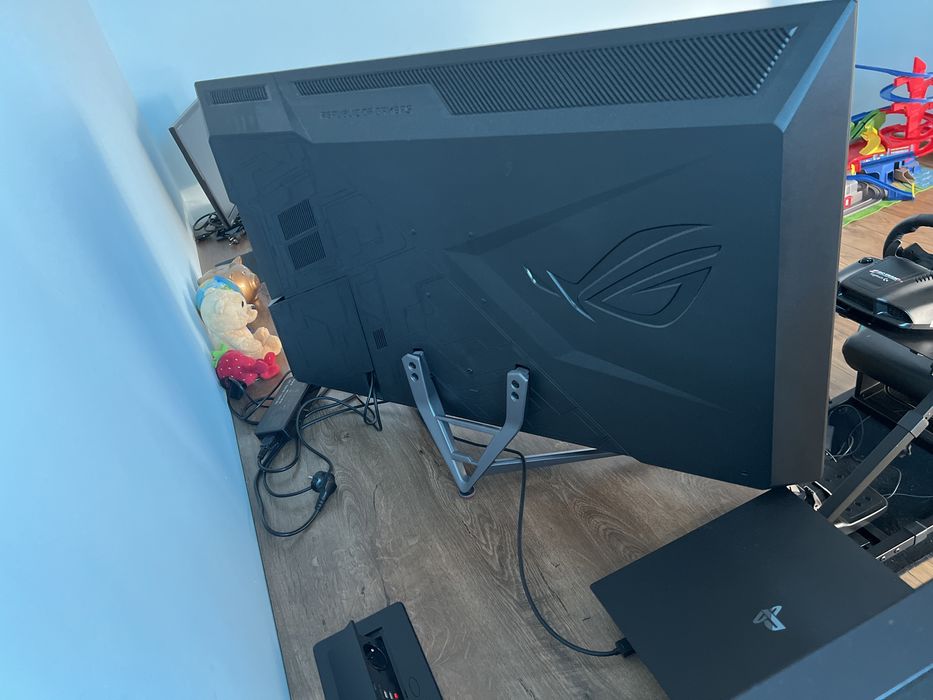 Asus ROG Strix XG438  120hz 4k ultra HD HDR 600 freesync2 HDR