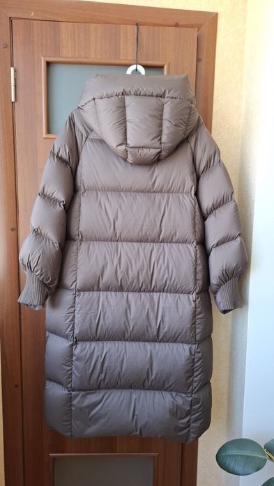 Теплий пуховик , водовідштовхувальна ,м'яка, непродувна плащівка