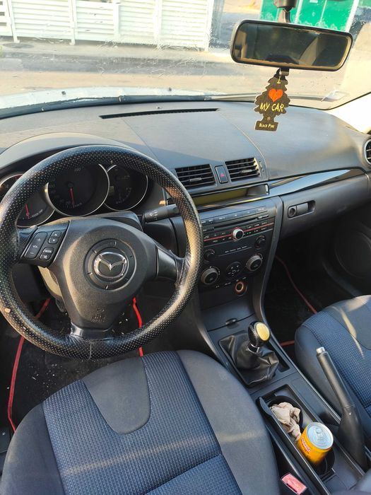 Carro modelo Mazda 3
