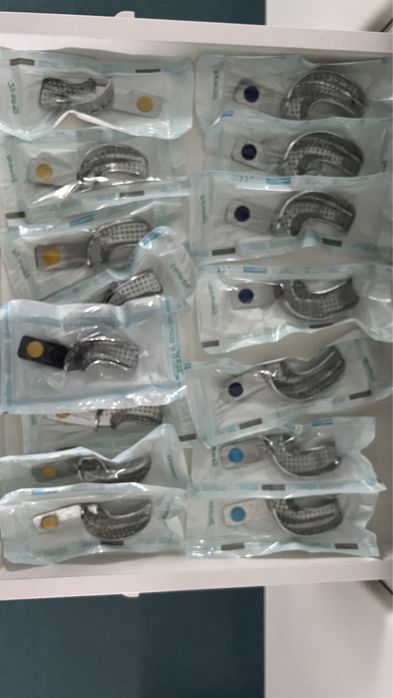 Moldeiras metal e plástico hemiarcadas