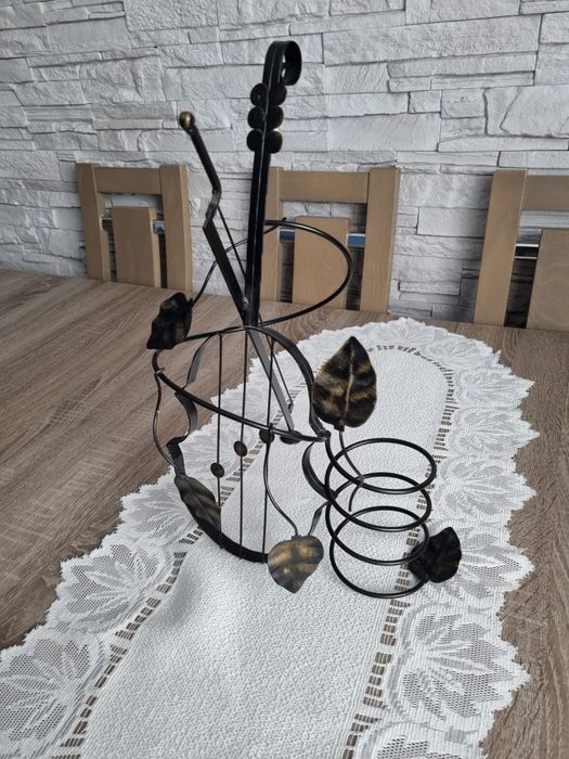 Ozdobny stojak na wino