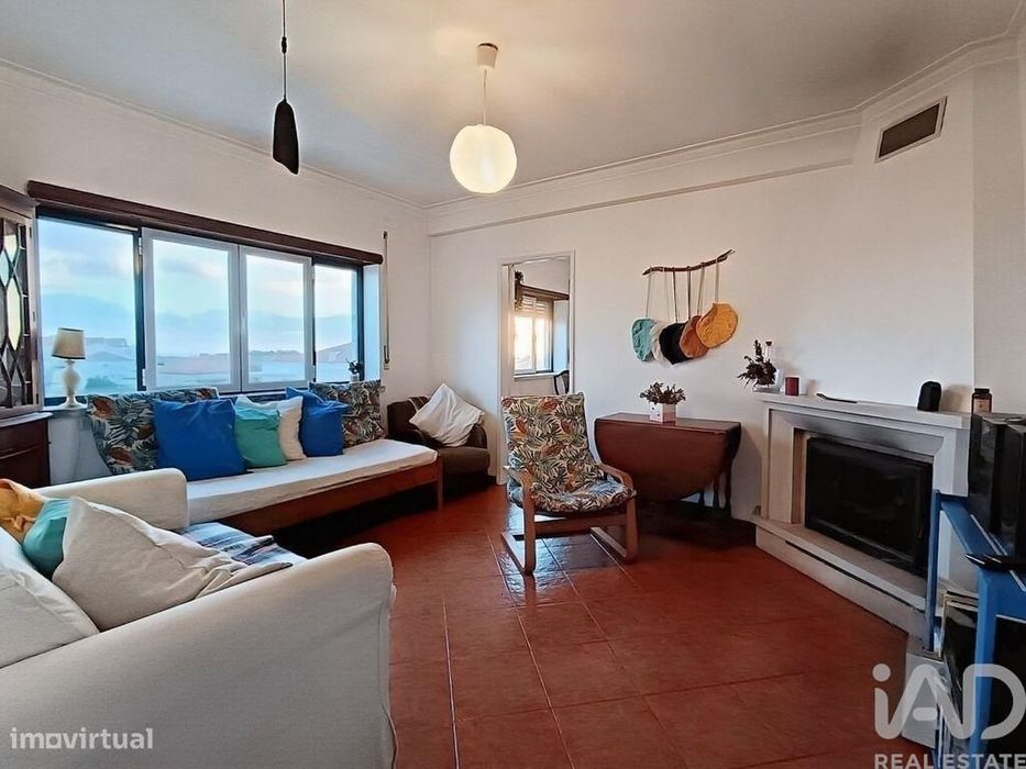 Apartamento T3 em Atouguia da Baleia de 77 m2