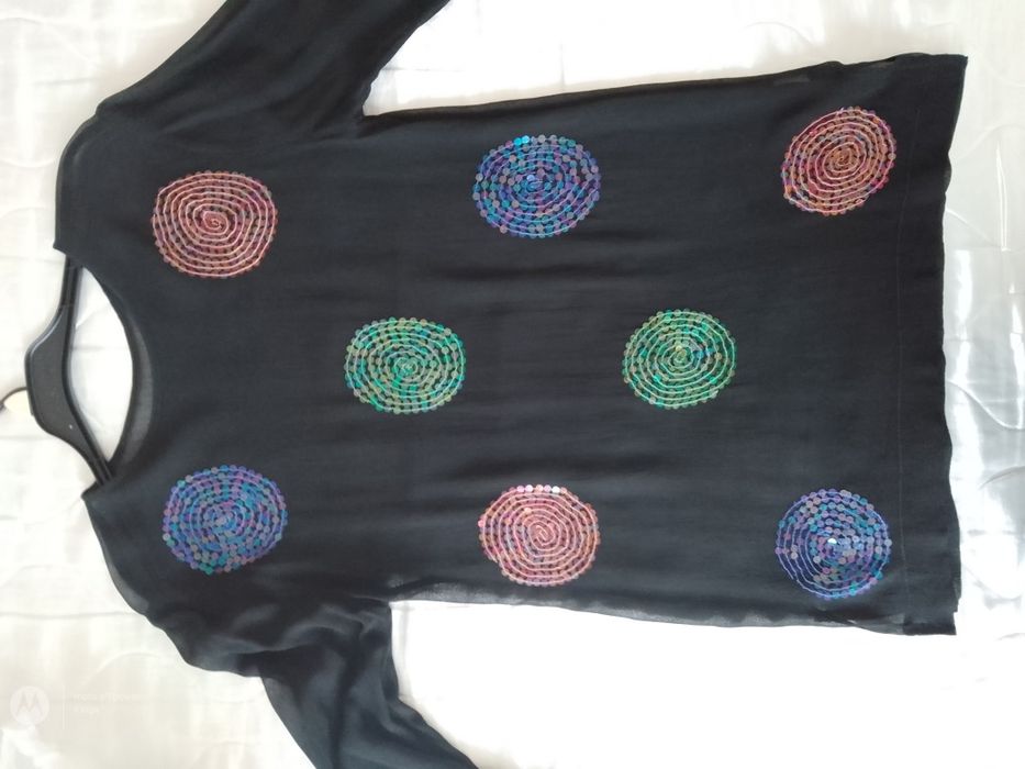 Bluzka z cekinami delikatny materiał