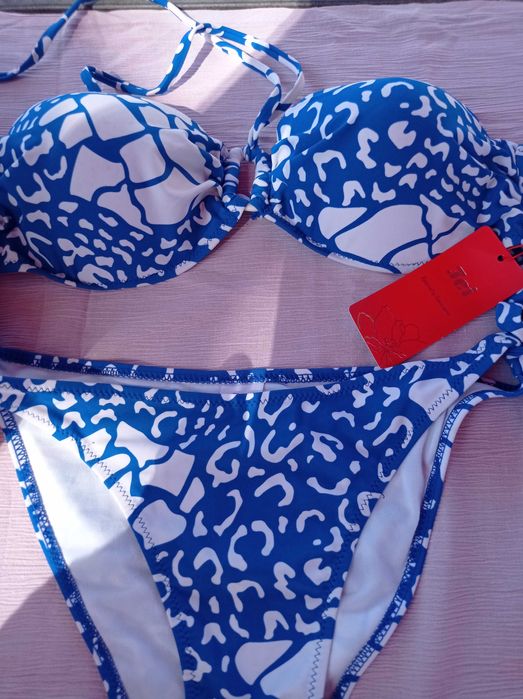 Biquini azul e branco