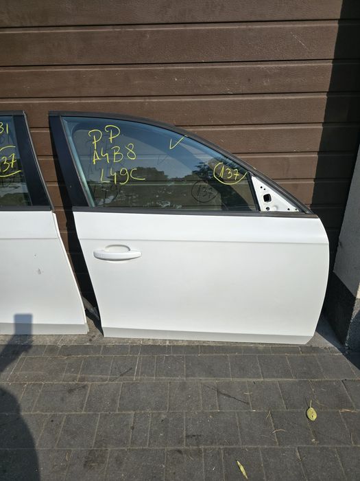 Drzwi prawy przód przedie Audi A4 B8 07-15  LY9C