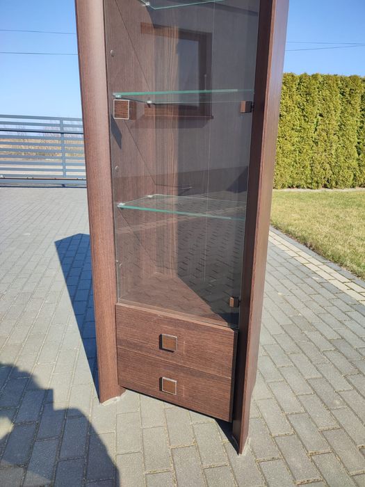 Szafa i regał wiszący